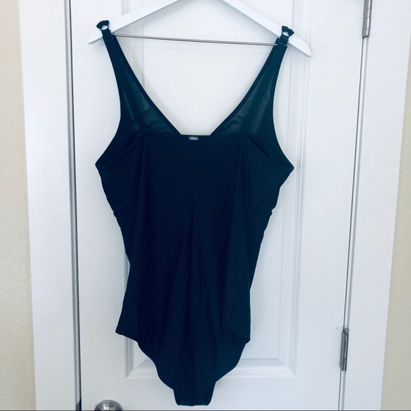 Krista swimsuit 🩱 - Picture 3 of 4